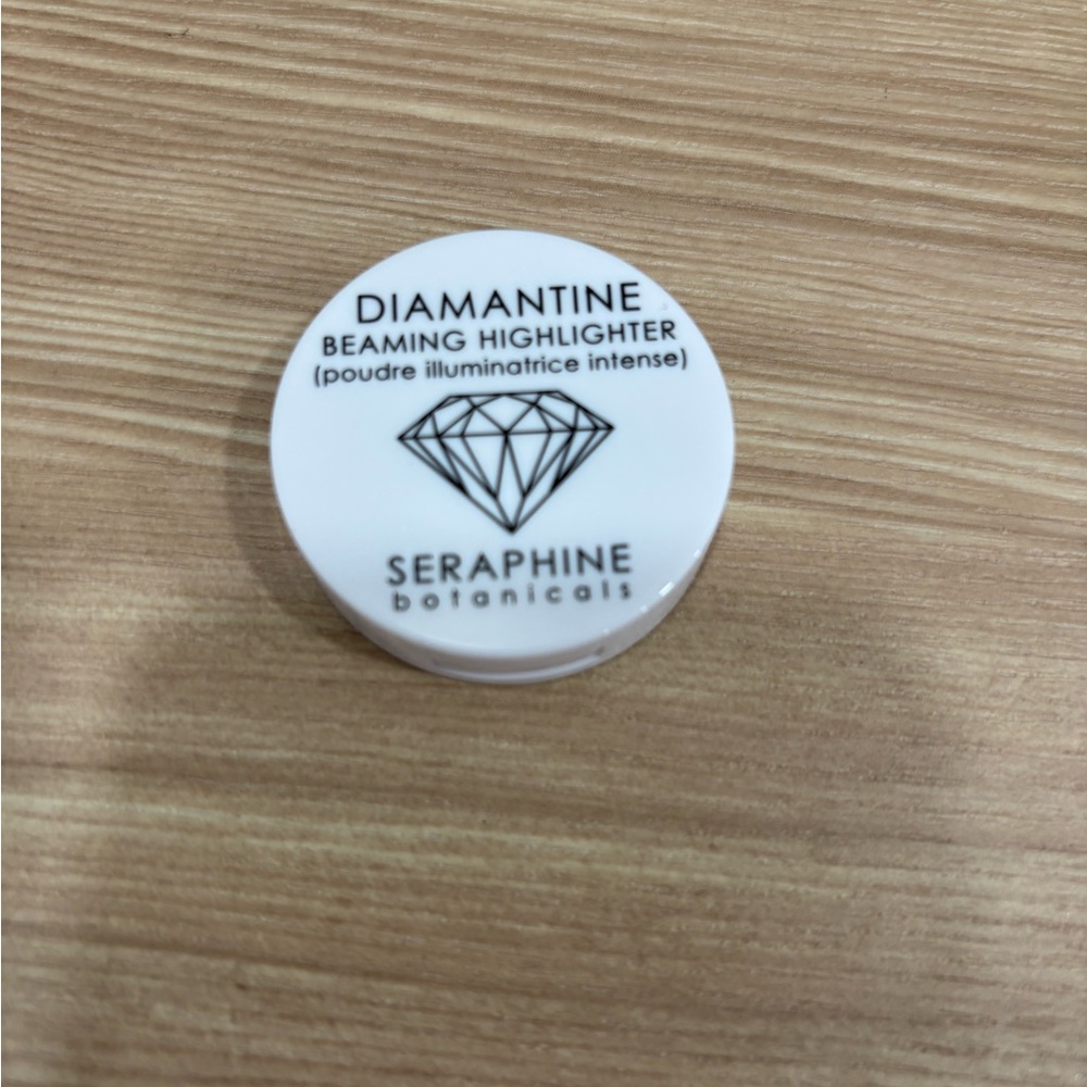 Seraphine Botanicals Diamantine Beaming Highlighter in color “Oyster”mini $7 NWT